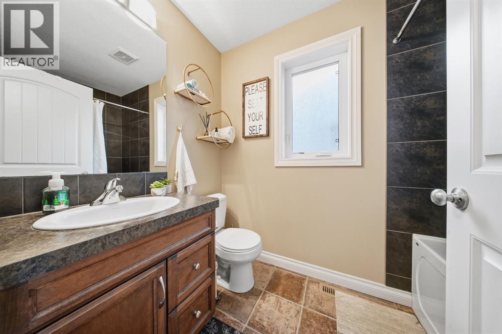 93 Mann Drive, Penhold, Alberta  T0M 1R0 - Photo 18 - A2270820