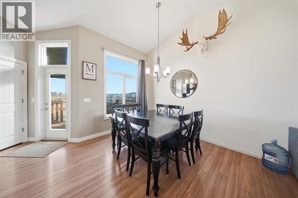 93 Mann Drive, Penhold, Alberta  T0M 1R0 - Photo 3 - A2270820