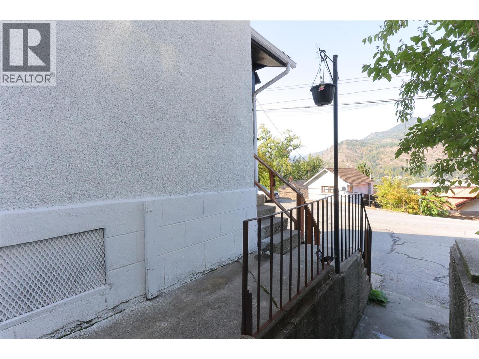 1760 Daniel Street, Trail, British Columbia  V1R 4G8 - Photo 8 - 10363046