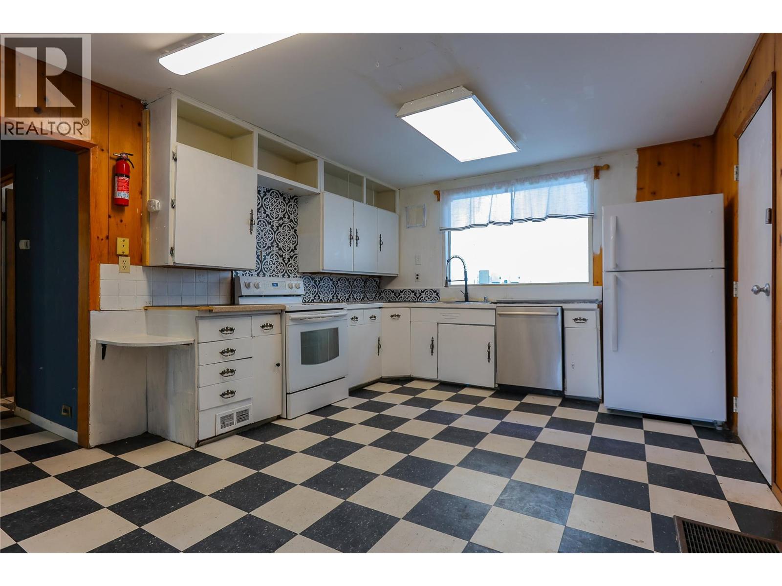 1760 Daniel Street, Trail, British Columbia  V1R 4G8 - Photo 13 - 10363046