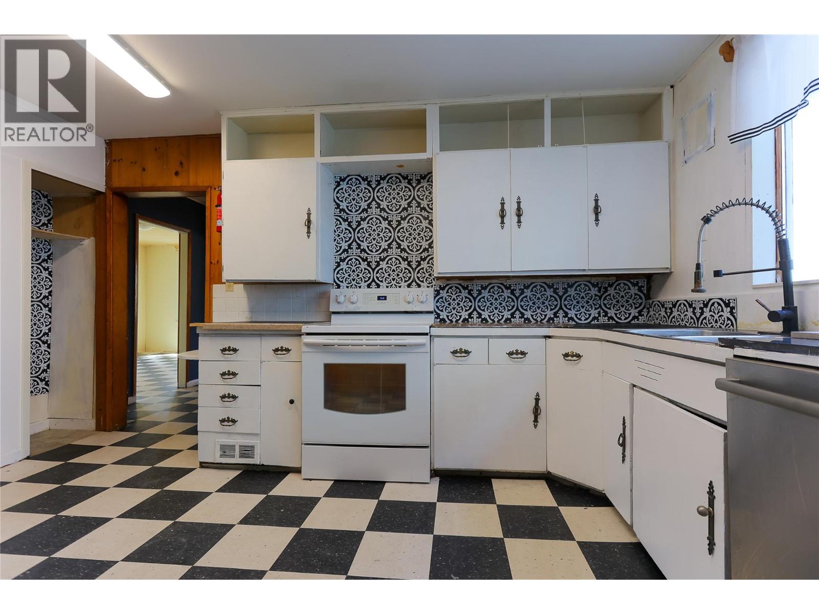 1760 Daniel Street, Trail, British Columbia  V1R 4G8 - Photo 14 - 10363046