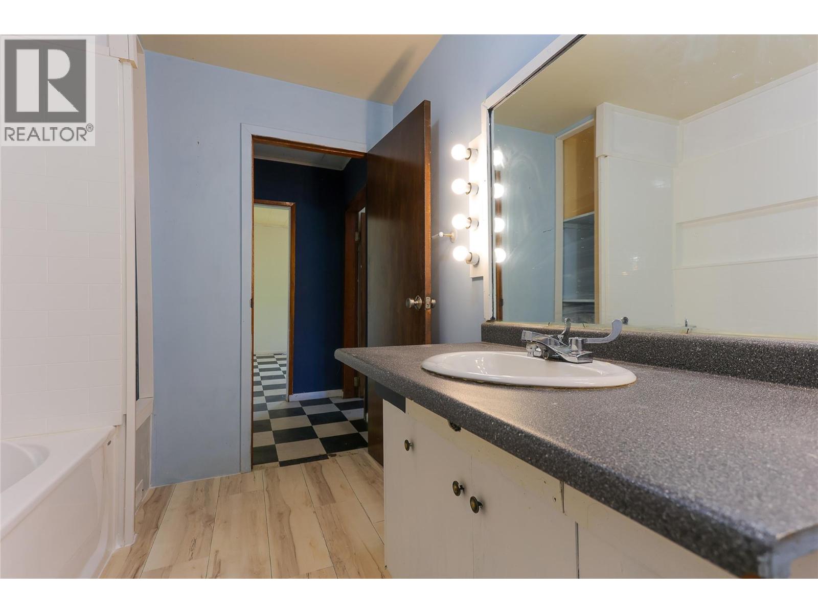 1760 Daniel Street, Trail, British Columbia  V1R 4G8 - Photo 22 - 10363046