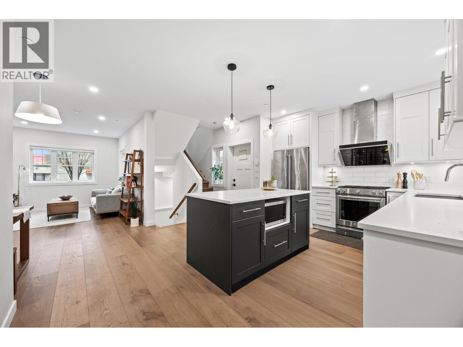 908 E 17th Avenue, Vancouver, British Columbia  V5V 1C2 - Photo 3 - R3068494