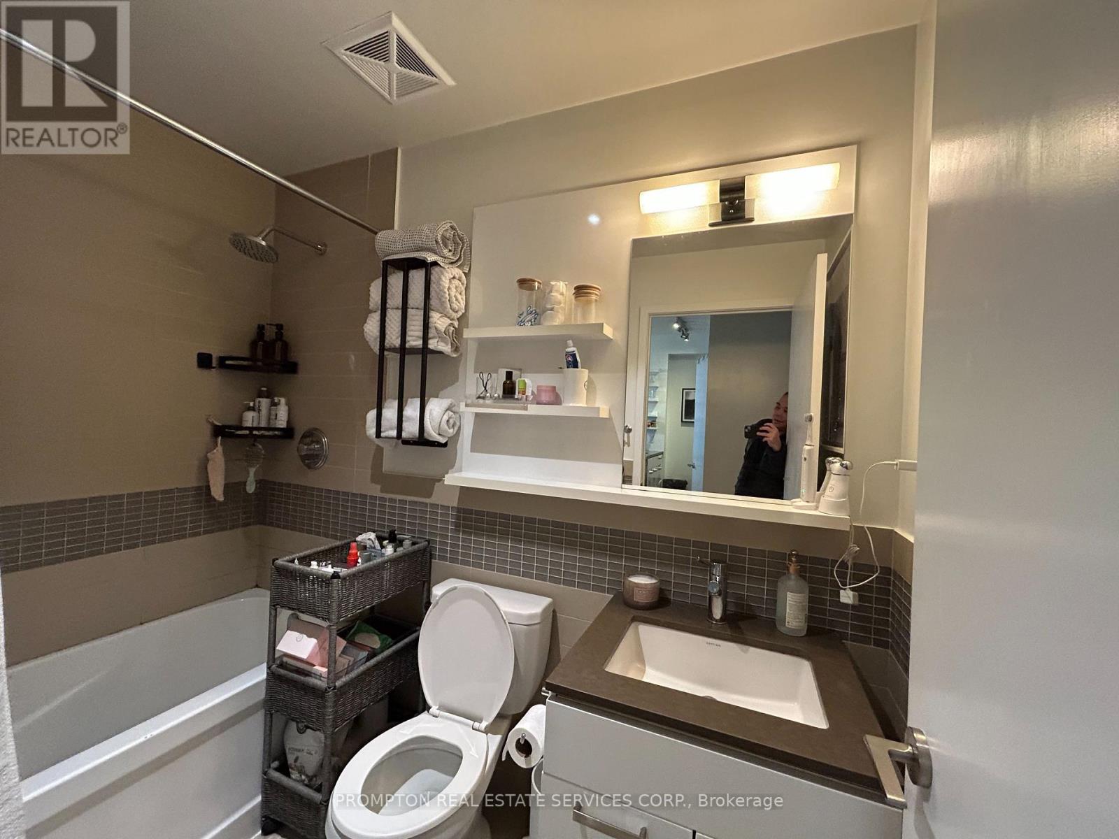 2310 - 295 Adelaide Street W, Toronto, Ontario  M5V 1P7 - Photo 14 - C12557318