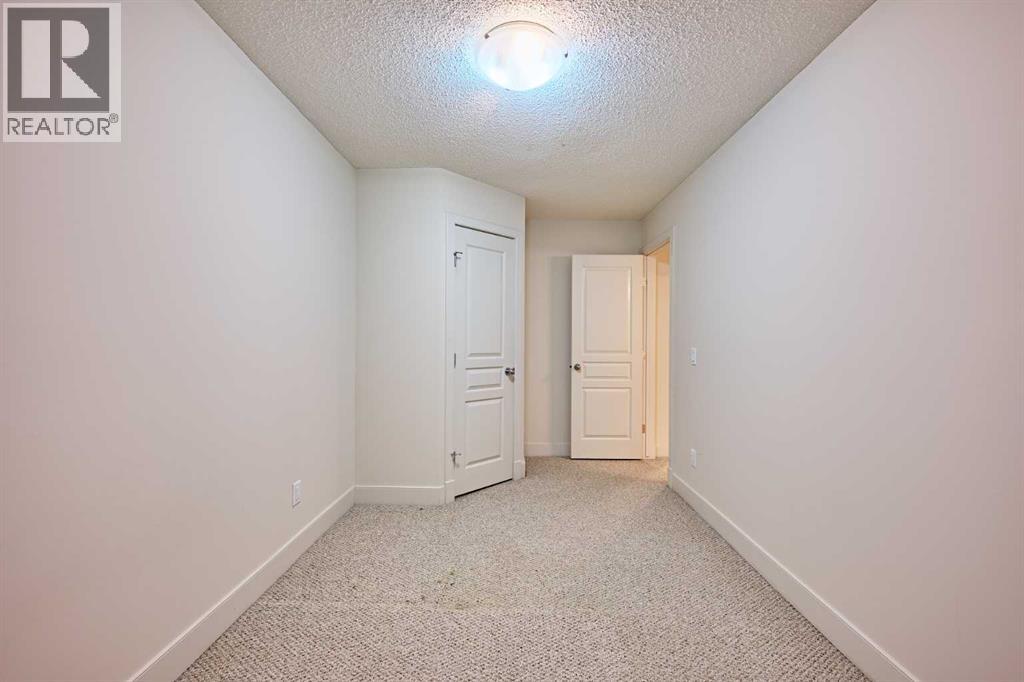 250 Strathridge Place Sw, Calgary, Alberta  T3H 4J3 - Photo 33 - A2266137