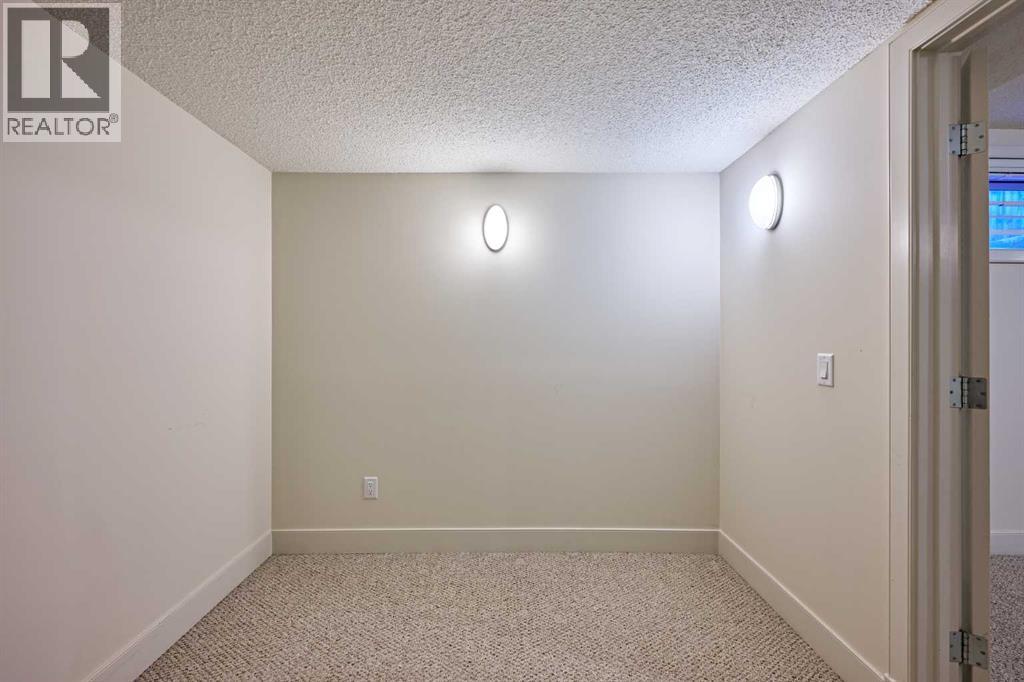 250 Strathridge Place Sw, Calgary, Alberta  T3H 4J3 - Photo 34 - A2266137