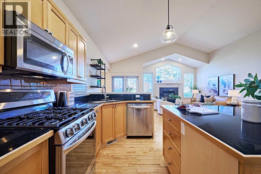 250 Strathridge Place Sw, Calgary, Alberta  T3H 4J3 - Photo 13 - A2266137