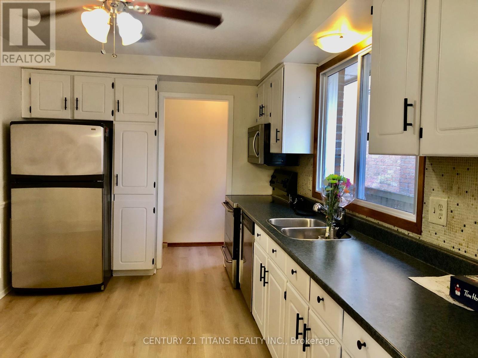 42 Scarboro Crescent, Toronto, Ontario M1M 2J4 - Photo 2 - E12557300