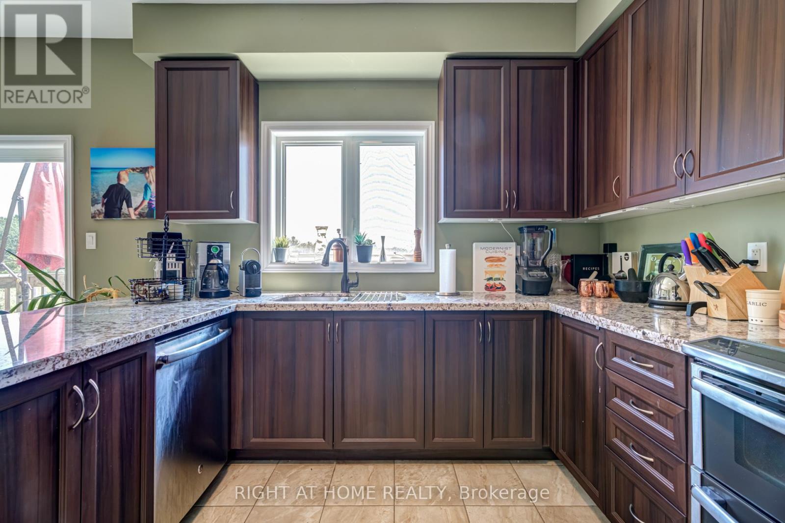 1341 Bardeau Street, Innisfil, Ontario  L0L 1W0 - Photo 12 - N12557296