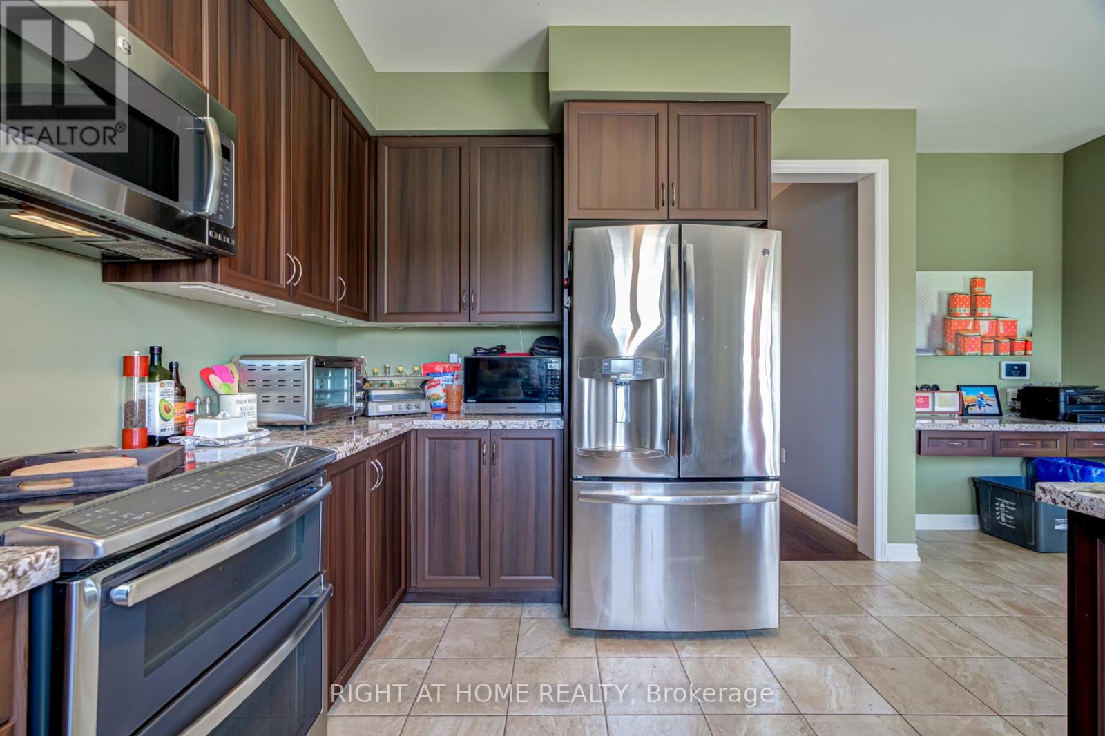 1341 Bardeau Street, Innisfil, Ontario  L0L 1W0 - Photo 14 - N12557296