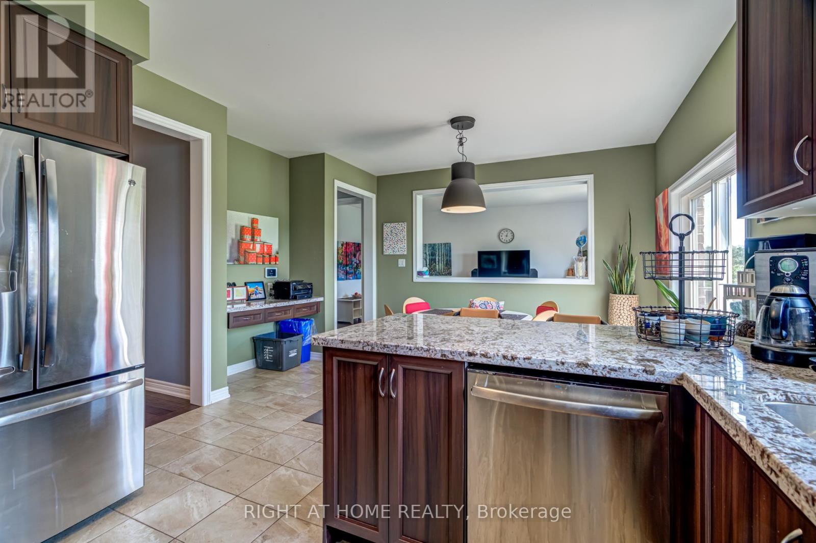 1341 Bardeau Street, Innisfil, Ontario  L0L 1W0 - Photo 15 - N12557296