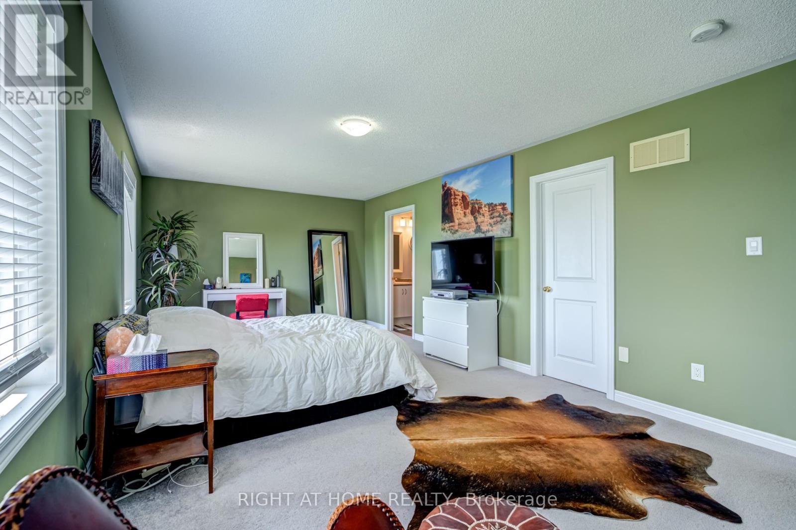 1341 Bardeau Street, Innisfil, Ontario  L0L 1W0 - Photo 19 - N12557296