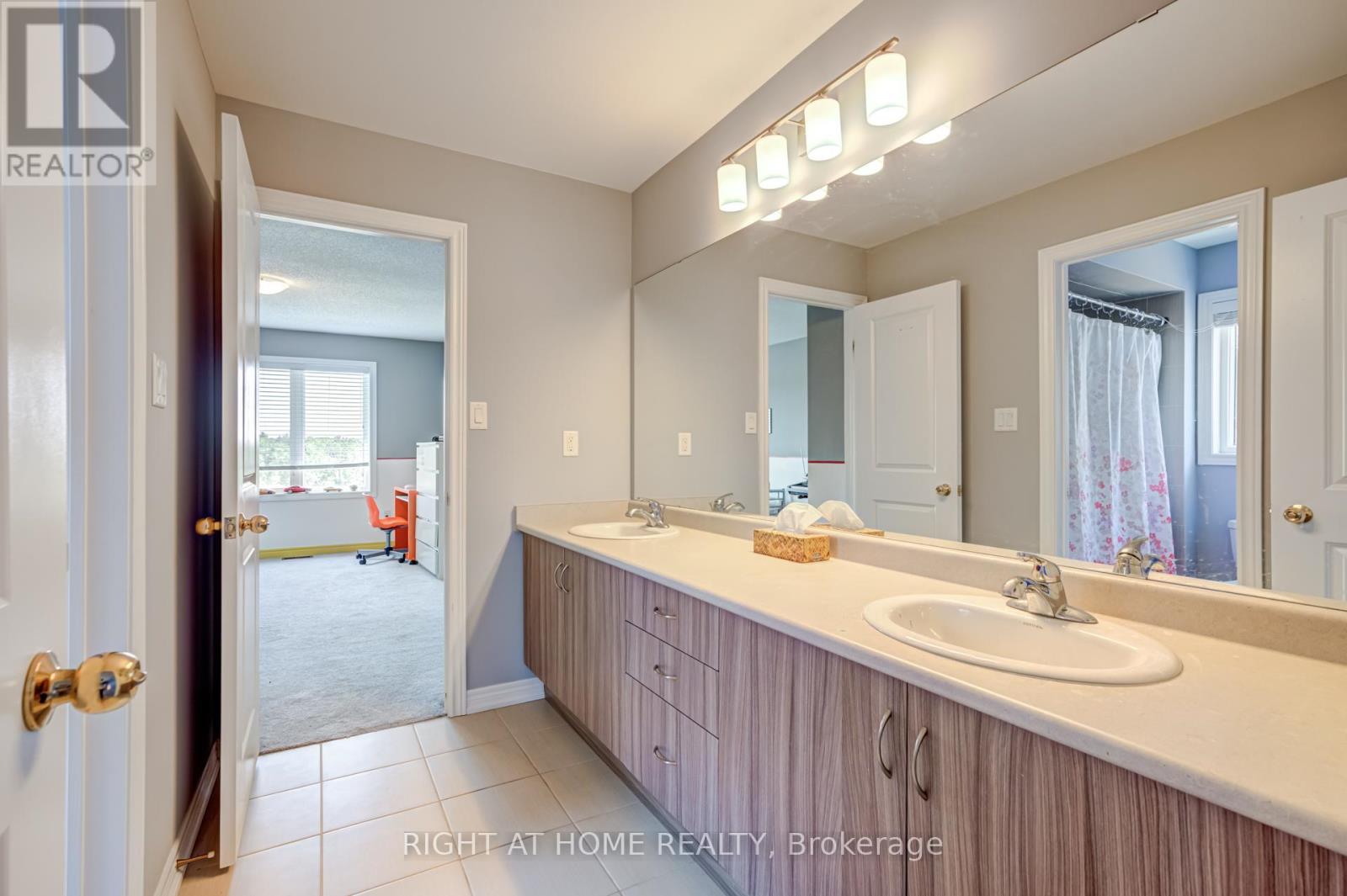 1341 Bardeau Street, Innisfil, Ontario  L0L 1W0 - Photo 28 - N12557296