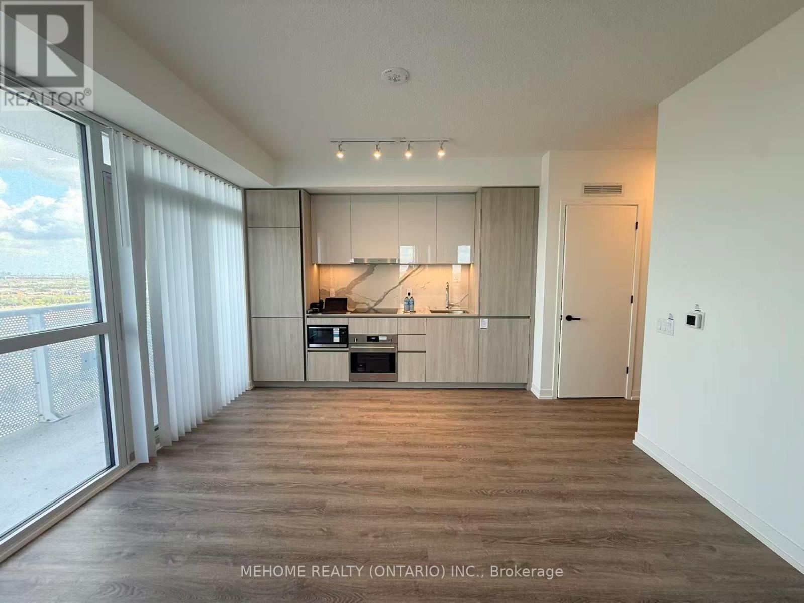 1906 - 8 Interchange Way, Vaughan, Ontario L4K 0R2 - Photo 2 - N12557312