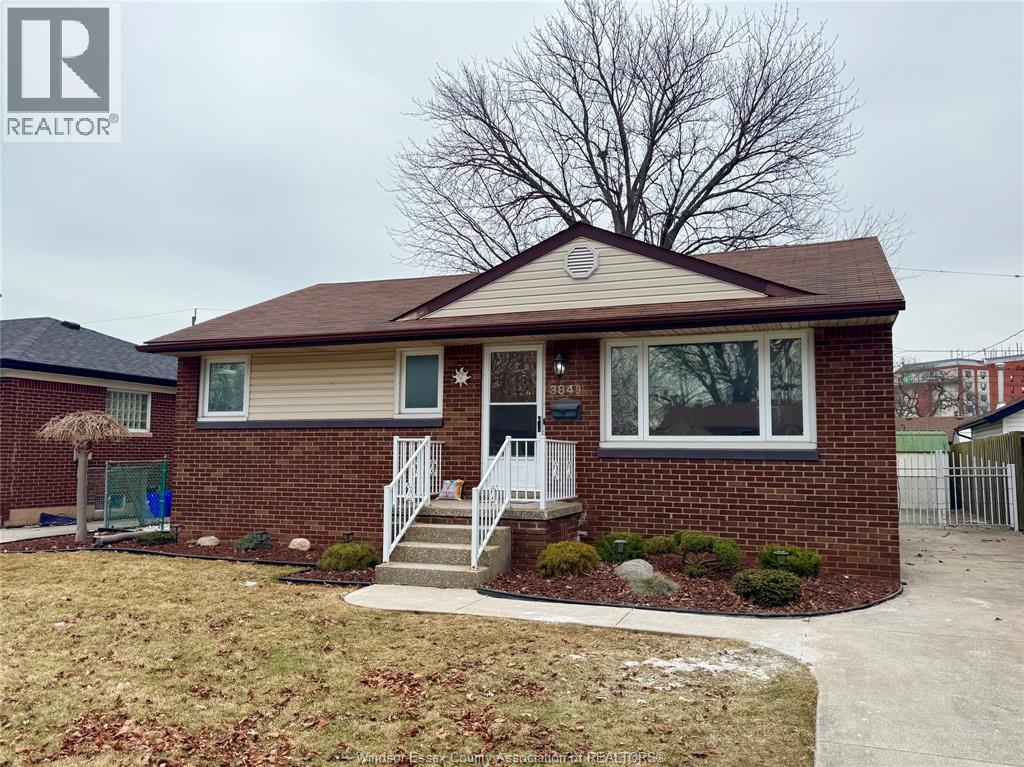 3849 HILLCREST, Windsor, Ontario