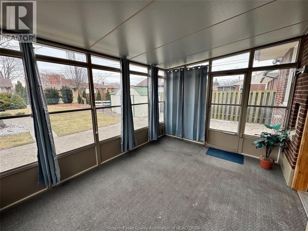 3849 Hillcrest, Windsor, Ontario N9C 2E4 - Photo 11 - 25029091