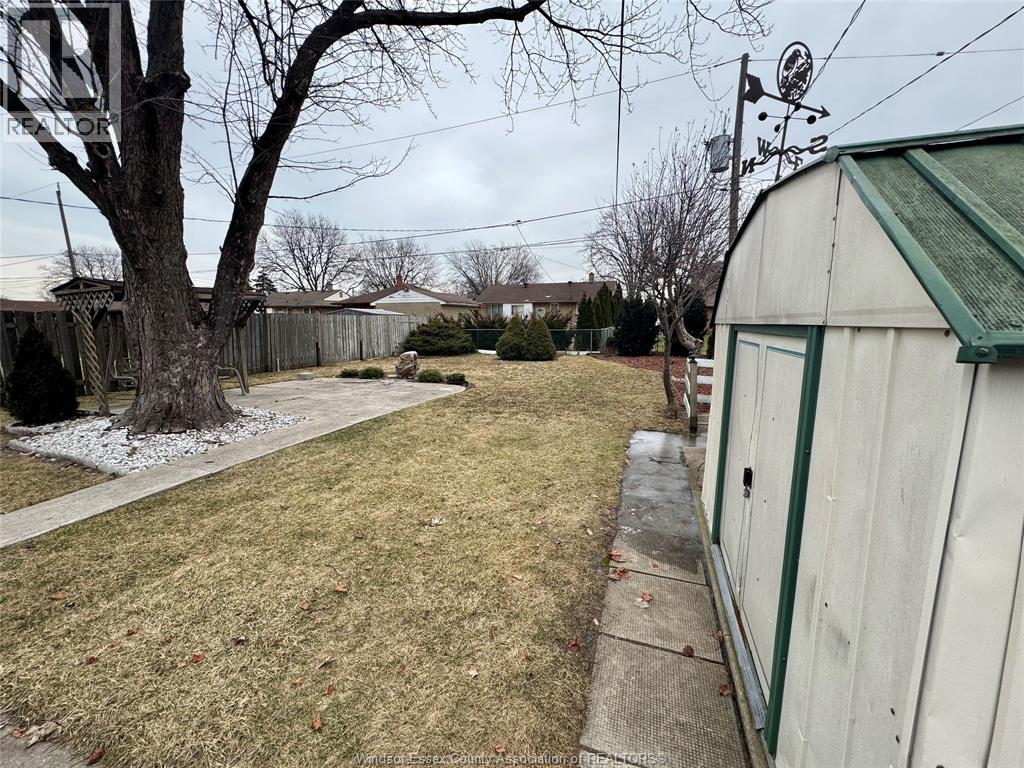 3849 Hillcrest, Windsor, Ontario N9C 2E4 - Photo 12 - 25029091