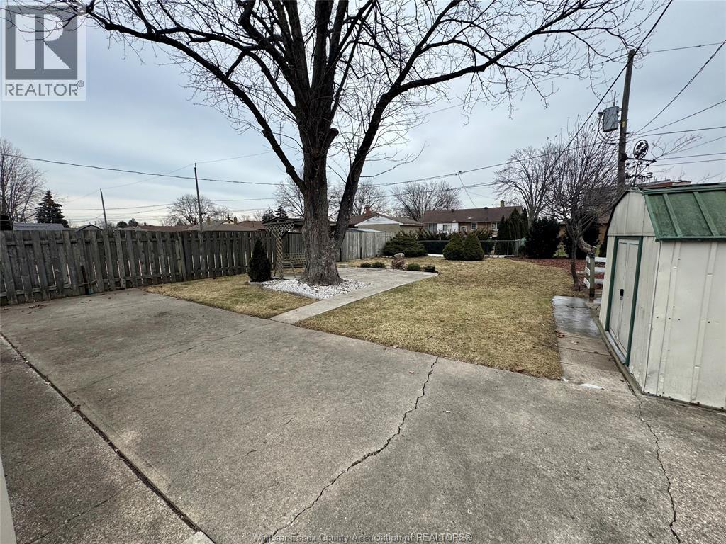 3849 Hillcrest, Windsor, Ontario N9C 2E4 - Photo 13 - 25029091