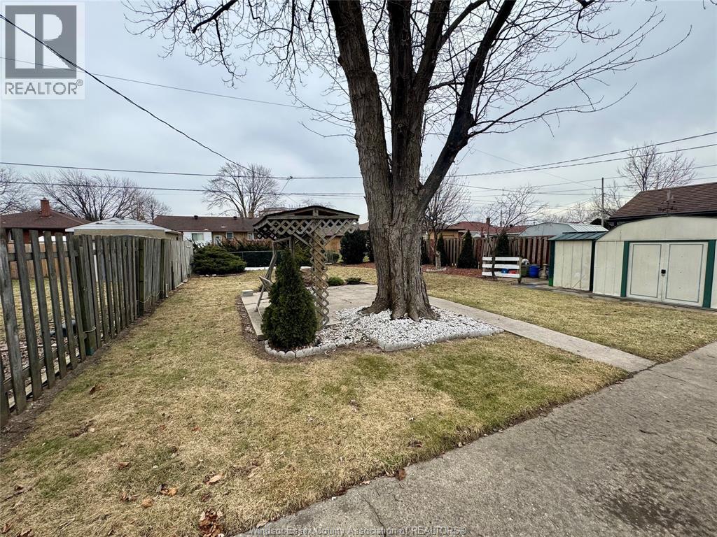 3849 Hillcrest, Windsor, Ontario N9C 2E4 - Photo 14 - 25029091