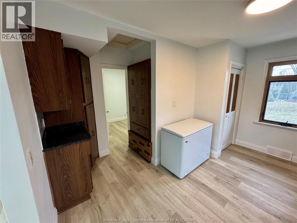 3849 Hillcrest, Windsor, Ontario N9C 2E4 - Photo 5 - 25029091