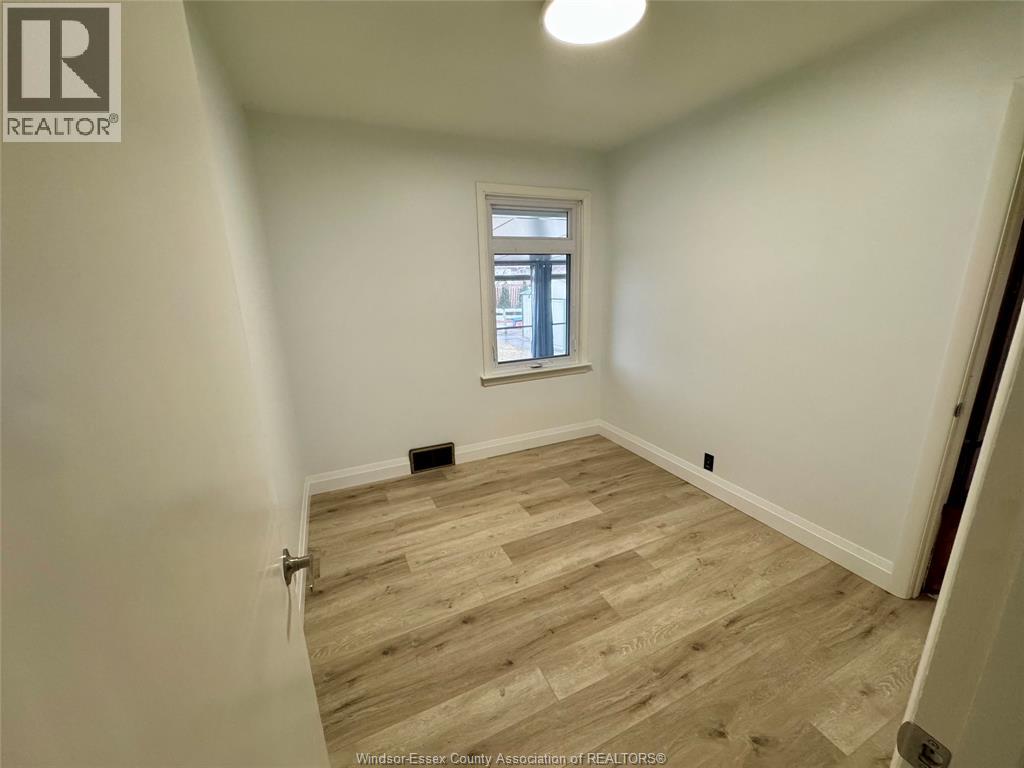 3849 Hillcrest, Windsor, Ontario N9C 2E4 - Photo 8 - 25029091