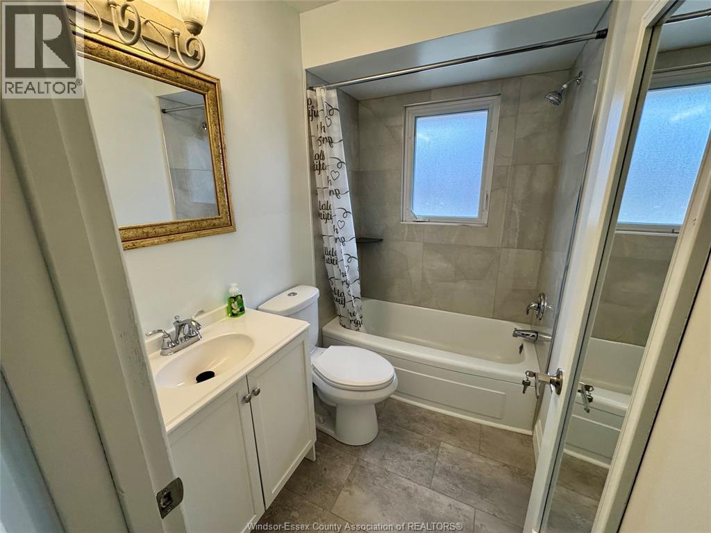 3849 Hillcrest, Windsor, Ontario N9C 2E4 - Photo 9 - 25029091