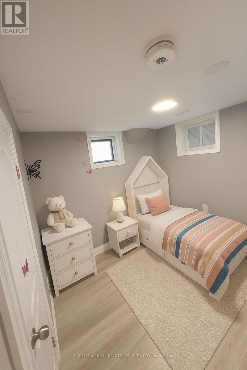 4 Brenscombe Road, Brampton, Ontario  L7A 5E8 - Photo 4 - W12557302