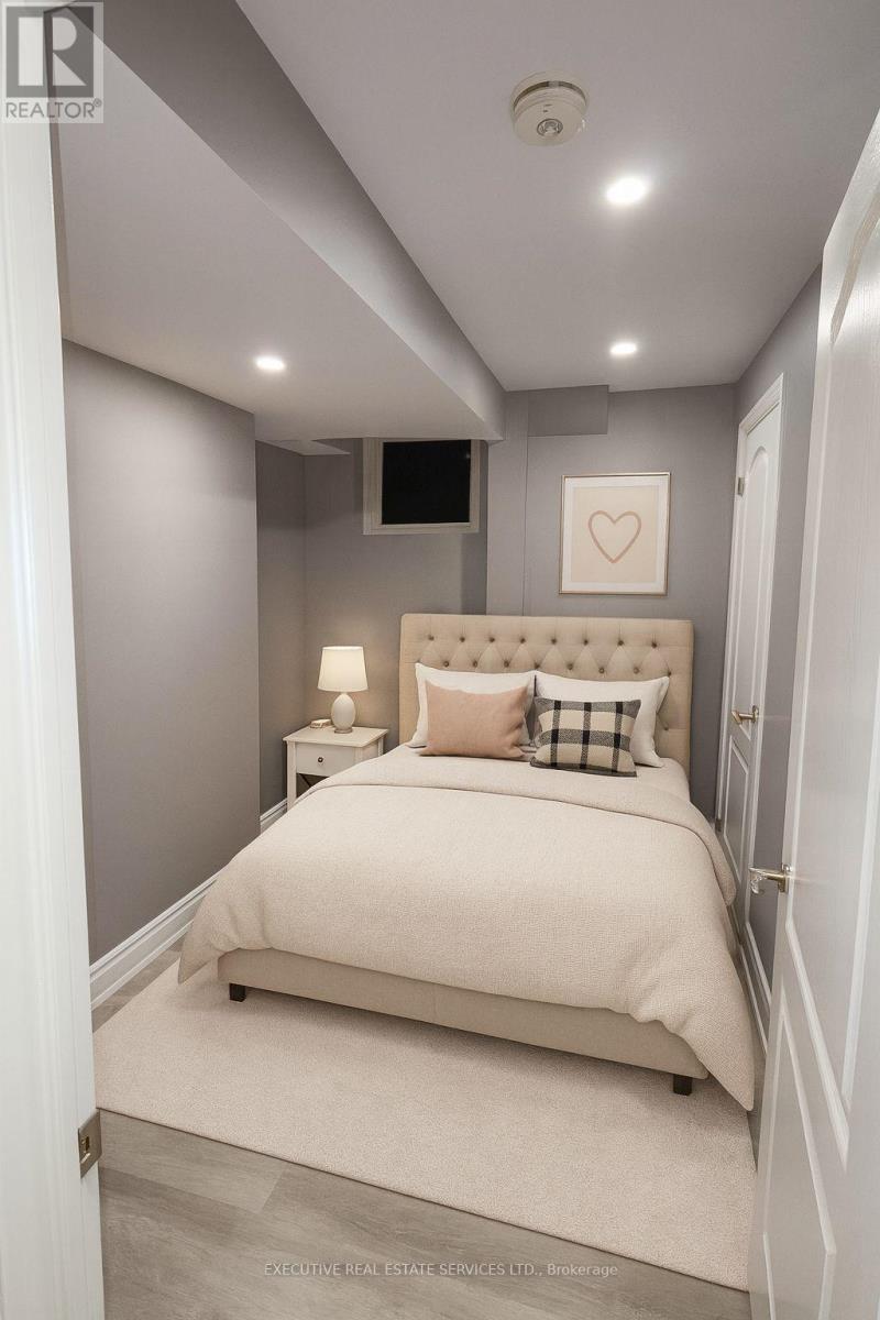 4 Brenscombe Road, Brampton, Ontario  L7A 5E8 - Photo 5 - W12557302