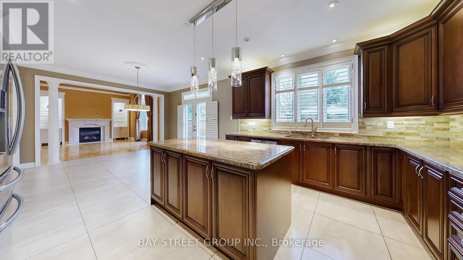 2352 Delnice Drive, Oakville, Ontario  L6H 0A9 - Photo 10 - W12557308