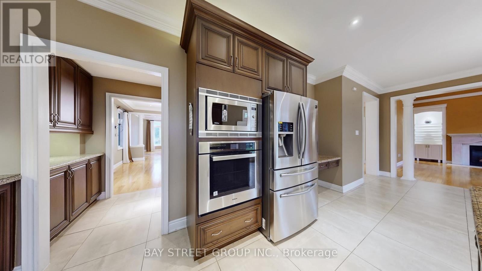 2352 Delnice Drive, Oakville, Ontario  L6H 0A9 - Photo 11 - W12557308