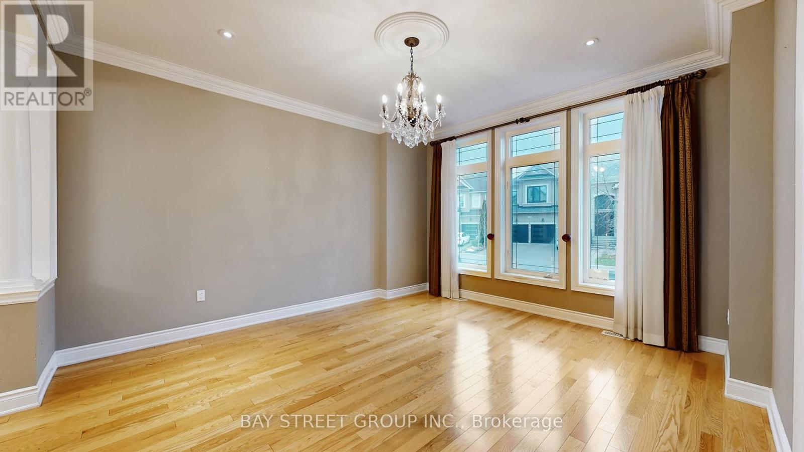 2352 Delnice Drive, Oakville, Ontario  L6H 0A9 - Photo 2 - W12557308