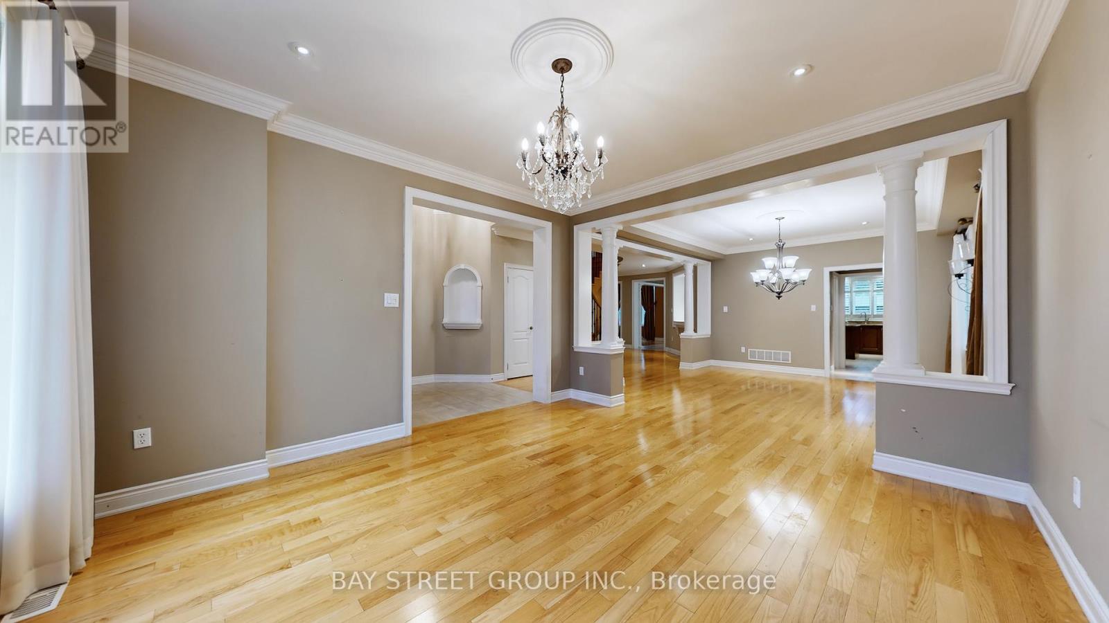 2352 Delnice Drive, Oakville, Ontario  L6H 0A9 - Photo 3 - W12557308