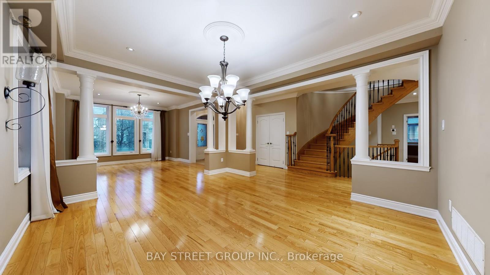 2352 Delnice Drive, Oakville, Ontario  L6H 0A9 - Photo 6 - W12557308