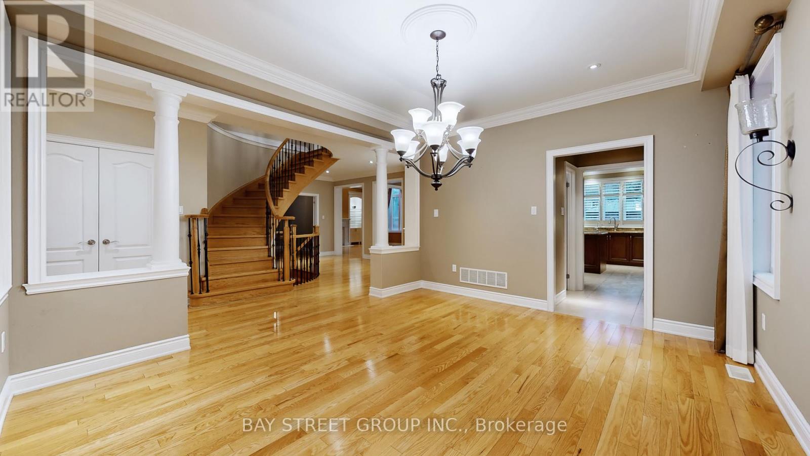 2352 Delnice Drive, Oakville, Ontario  L6H 0A9 - Photo 7 - W12557308