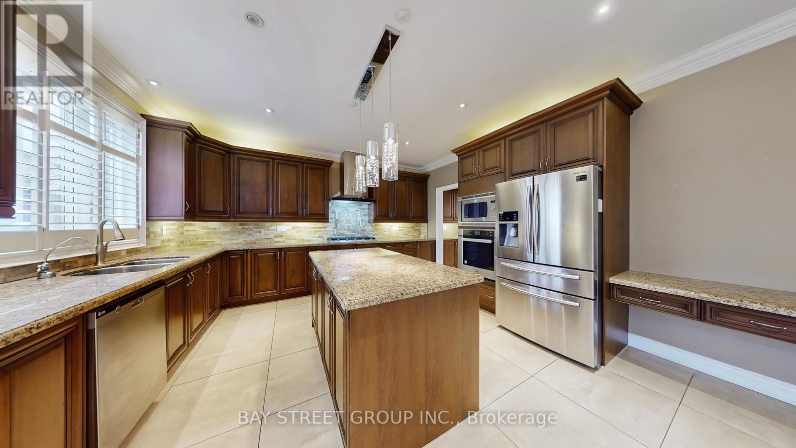 2352 Delnice Drive, Oakville, Ontario  L6H 0A9 - Photo 8 - W12557308