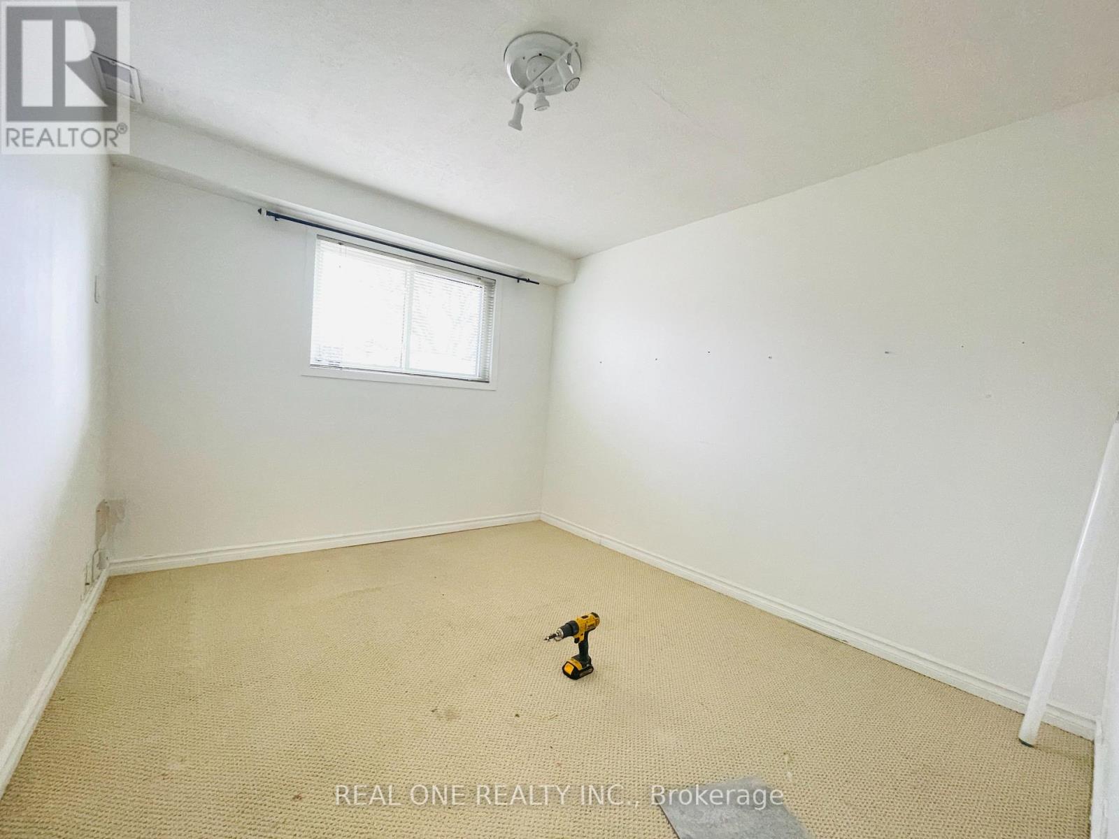 2249 Wyandotte Drive, Oakville, Ontario  L6L 2T4 - Photo 17 - W12557332