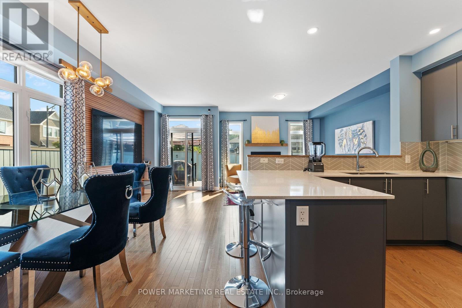 74 Finsbury Avenue, Ottawa, Ontario  K2S 2N8 - Photo 4 - X12557358