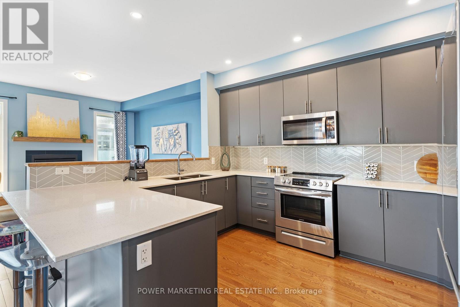 74 Finsbury Avenue, Ottawa, Ontario  K2S 2N8 - Photo 9 - X12557358