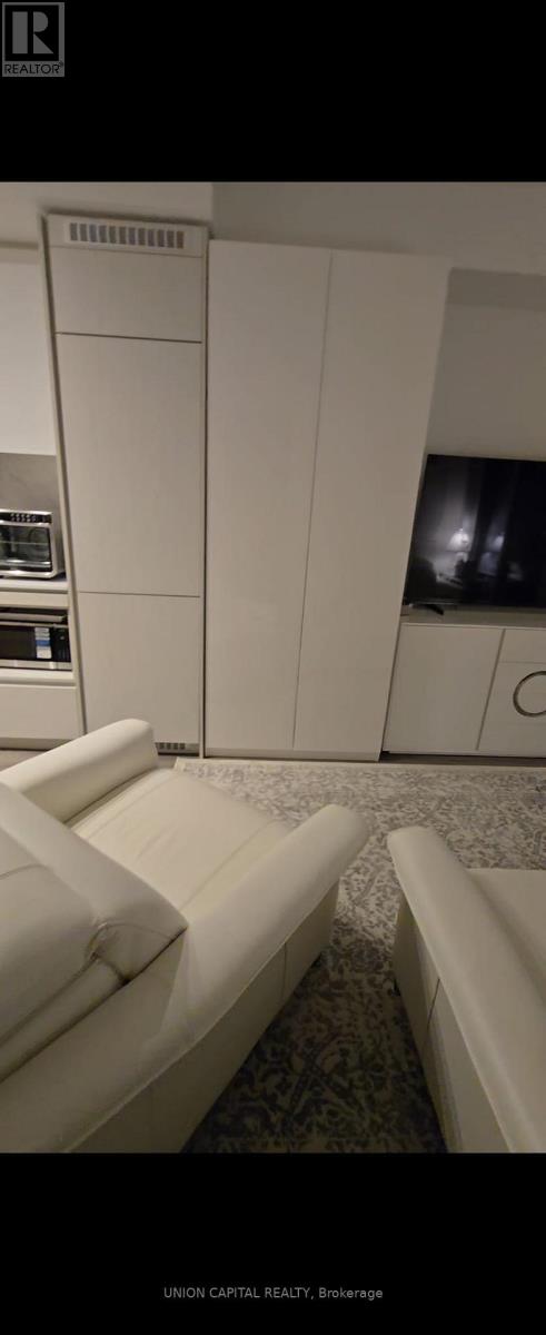 2707 - 28 Interchange Way, Vaughan, Ontario L4K 0P8 - Photo 10 - N12553902