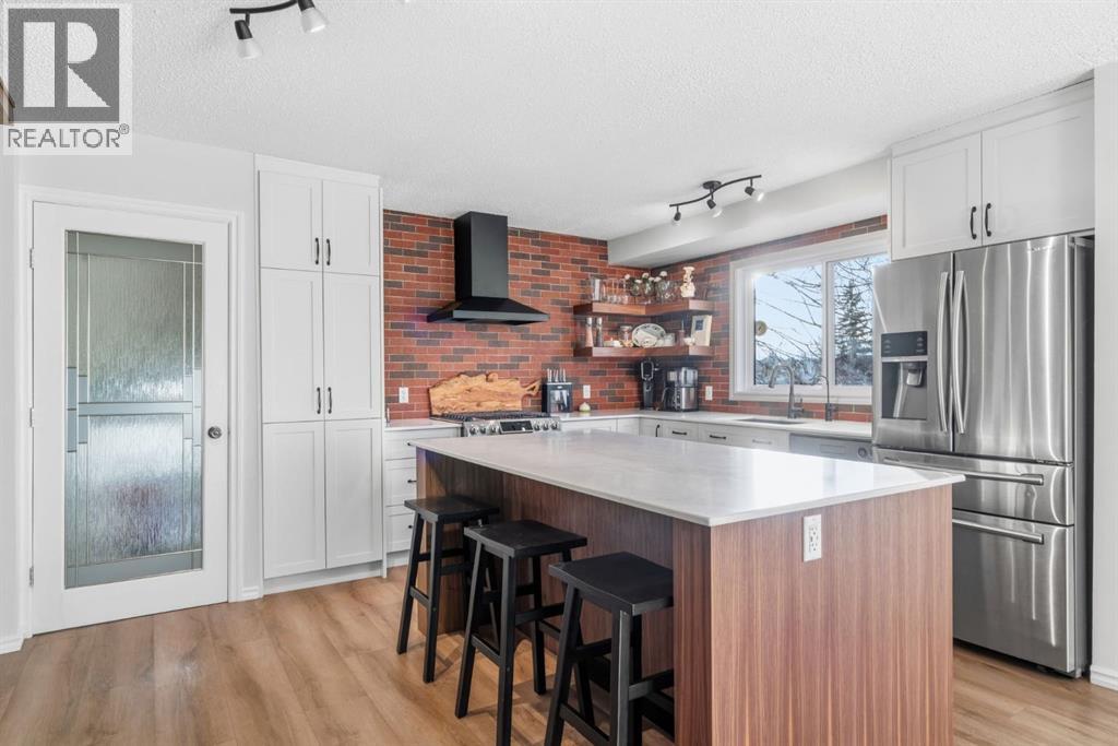 33 Carolina Drive, Cochrane, Alberta  T4C 1C4 - Photo 6 - A2270372