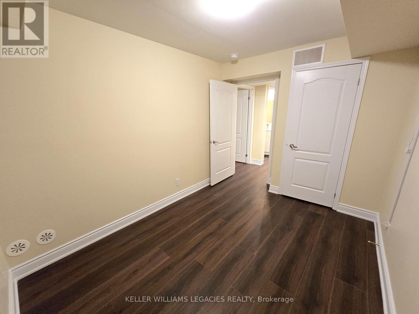 107 - 7 Applewood Lane, Toronto, Ontario  M9C 2Z7 - Photo 9 - W12557364