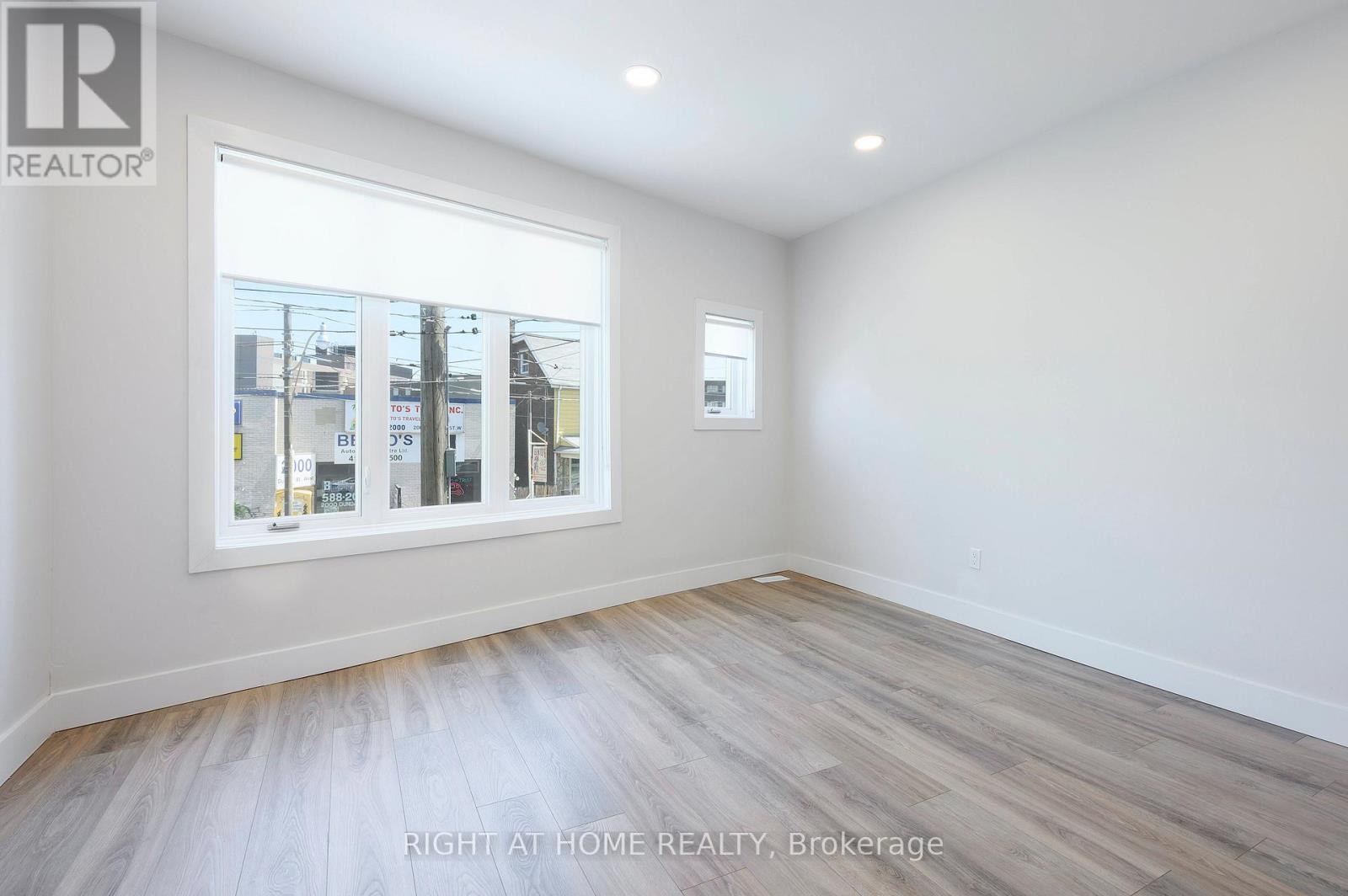 1995 Dundas Street W, Toronto, Ontario  M6R 1W7 - Photo 16 - W12557368