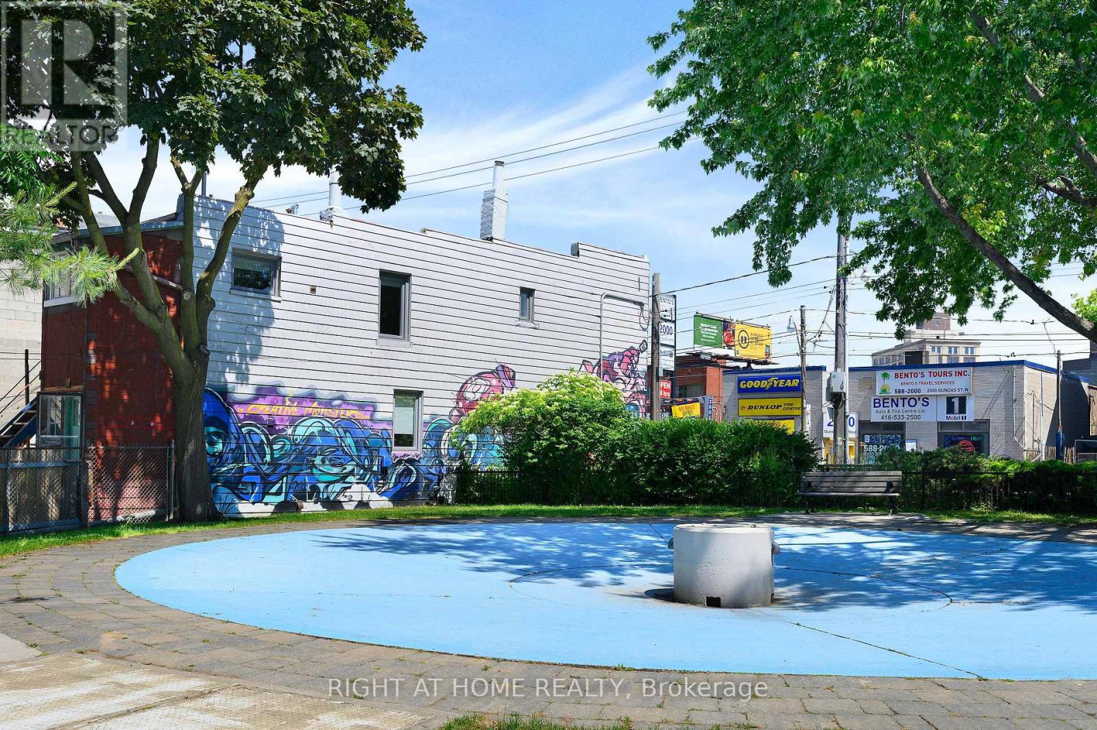 1995 Dundas Street W, Toronto, Ontario  M6R 1W7 - Photo 17 - W12557368