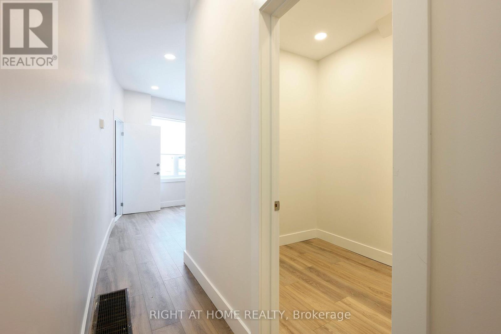 1995 Dundas Street W, Toronto, Ontario  M6R 1W7 - Photo 5 - W12557368