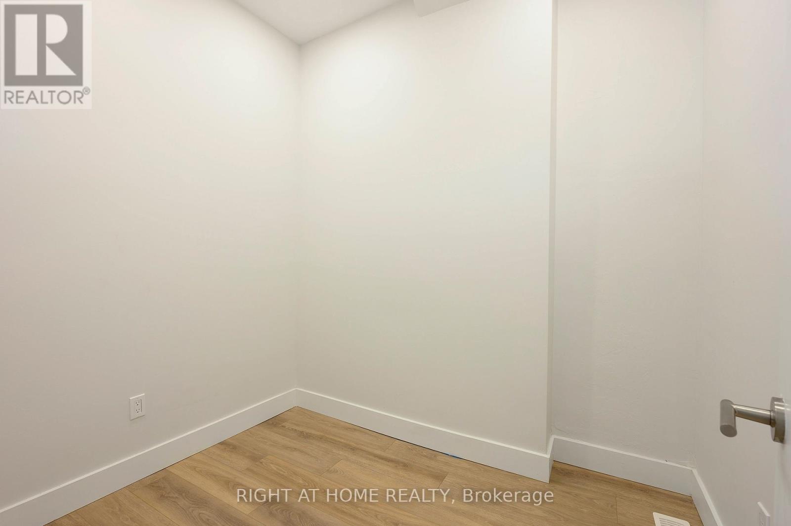 1995 Dundas Street W, Toronto, Ontario  M6R 1W7 - Photo 6 - W12557368