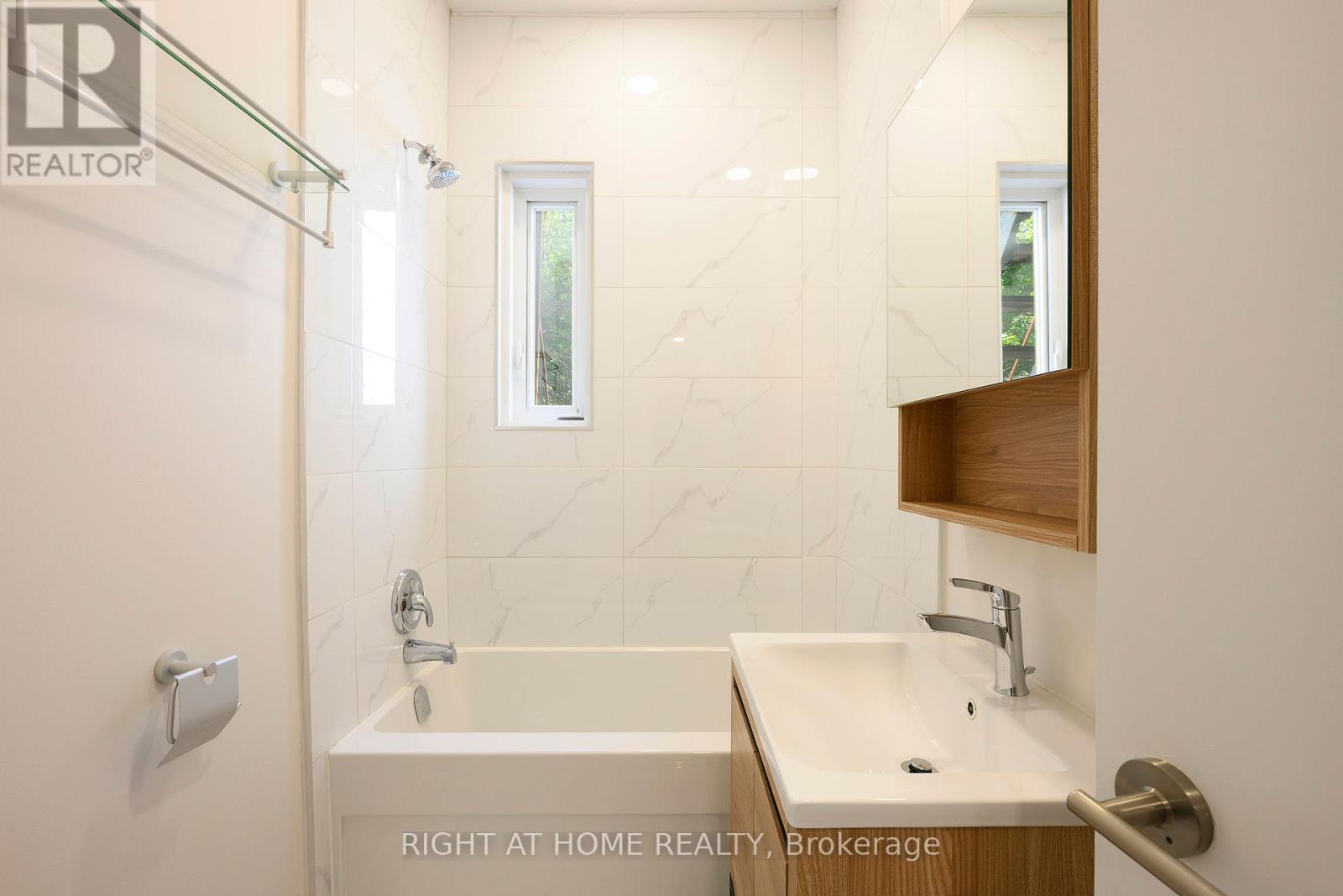 1995 Dundas Street W, Toronto, Ontario  M6R 1W7 - Photo 8 - W12557368