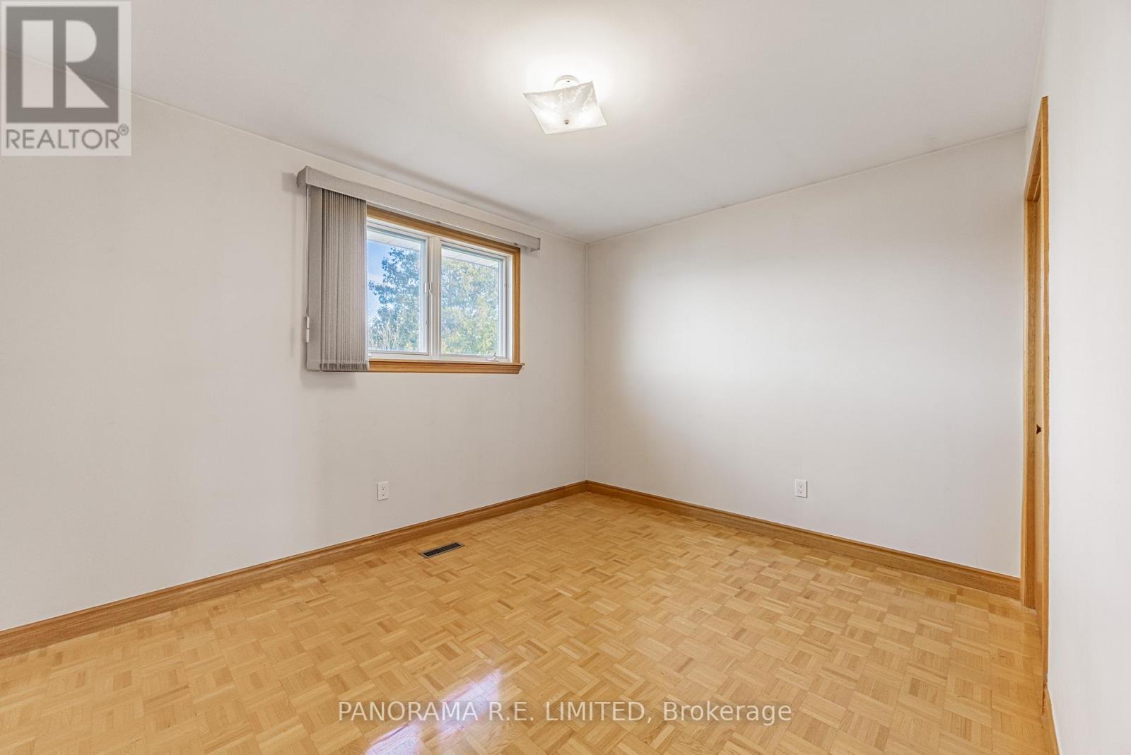 7778 Benavon Road, Mississauga, Ontario  L4T 3G3 - Photo 17 - W12554702