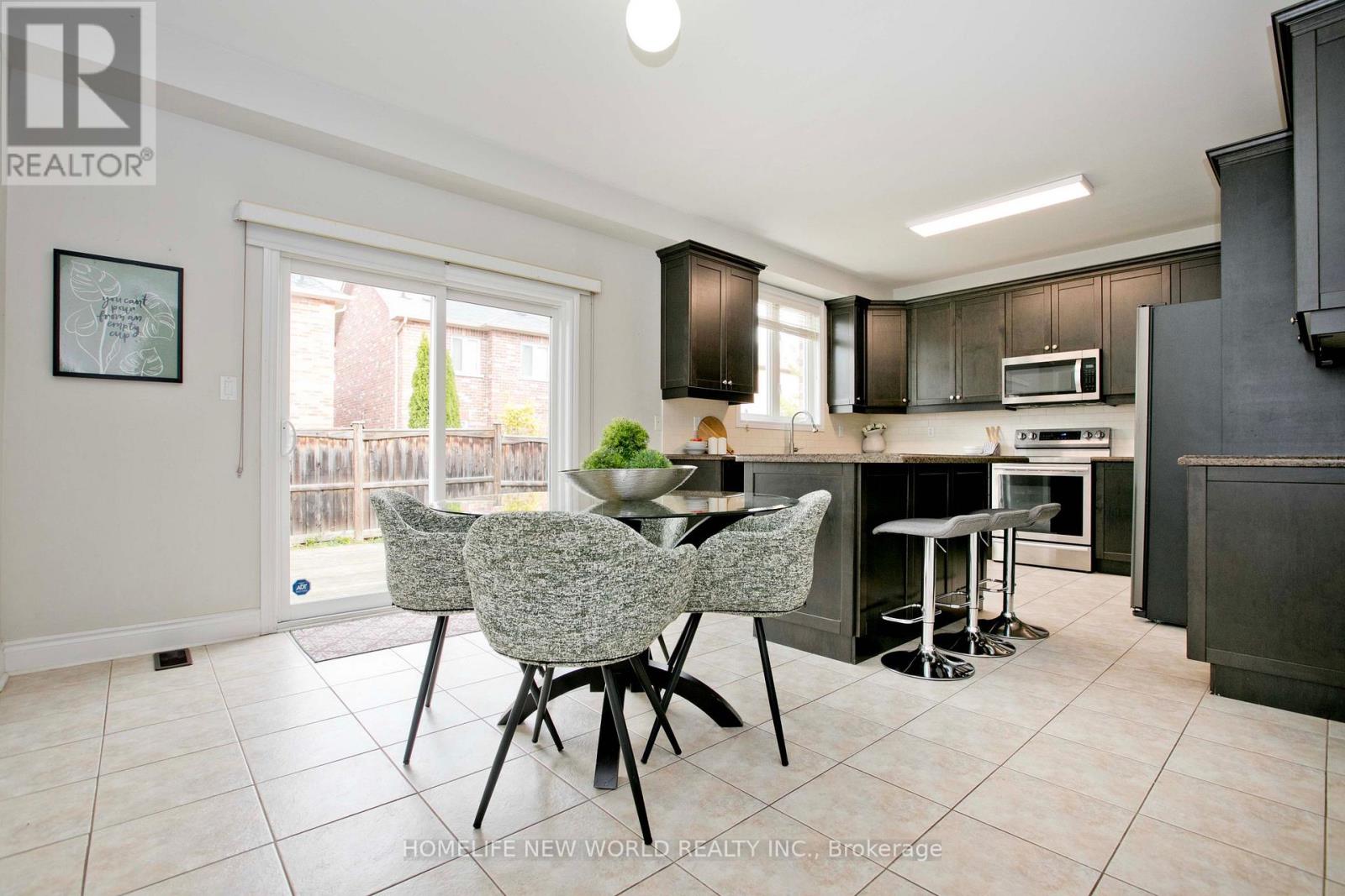 1015 Ralston Crescent, Newmarket, Ontario L3X 3H8 - Photo 9 - N12526984