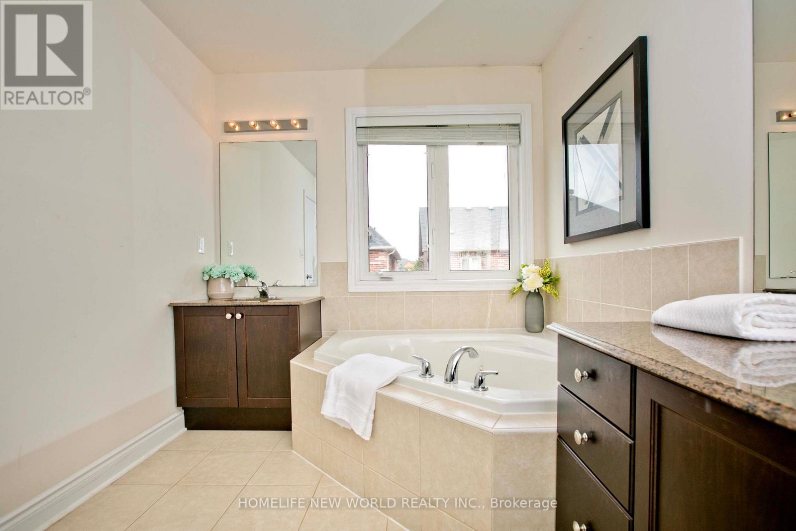 1015 Ralston Crescent, Newmarket, Ontario L3X 3H8 - Photo 14 - N12526984