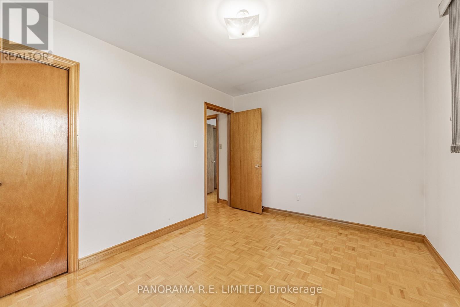 7778 Benavon Road, Mississauga, Ontario  L4T 3G3 - Photo 18 - W12554702